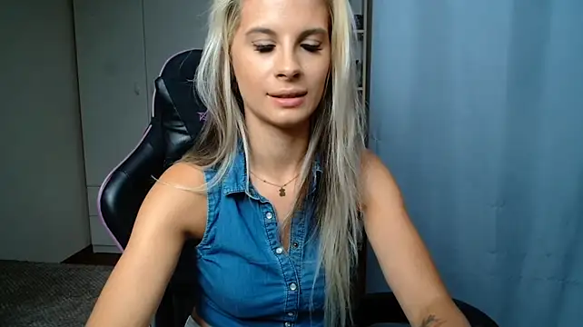XXX chat uživo modela KristineGlow
