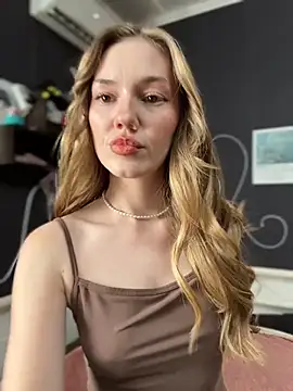 MilaMoone Adlı Modelin Canlı XXX Sohbeti