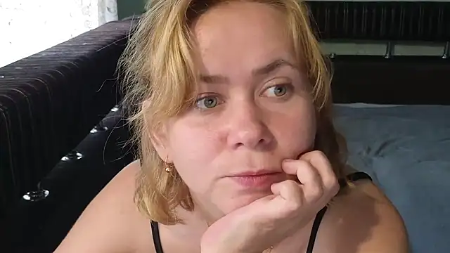 Chat +18 de Riley_Roo ao vivo