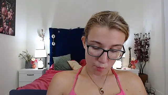 Yennyloves Live XXX-Chat