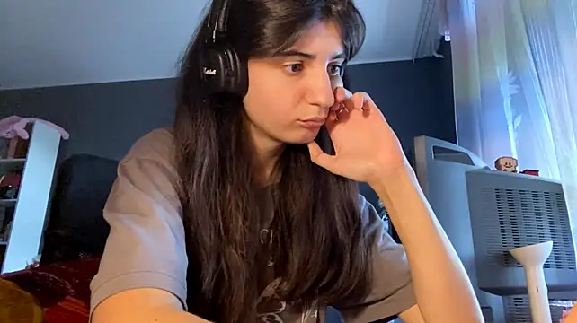 MindaHallmon Chat XXX in diretta