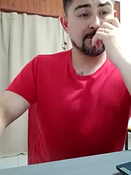 Bradd_32 在線直播表演