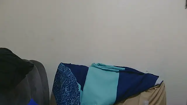 sluttylaura21 Adlı Modelin Canlı XXX Sohbeti