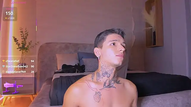 Ian_Castillo_ Adlı Modelin Canlı XXX Sohbeti