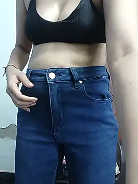 PUNAM456 লাইভ XXX চ্যাট