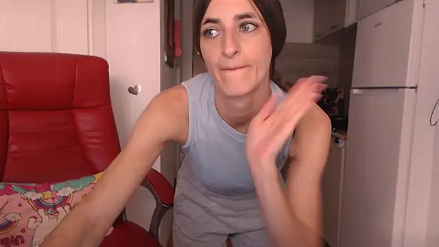 צ'אט XXX בשידור חי של simyhvn