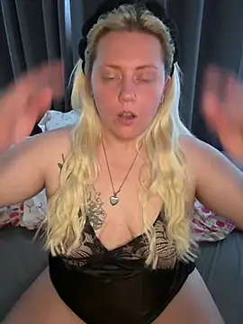 Blondiee3088's Live XXX Chat
