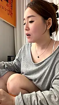 momoli60 在線直播表演