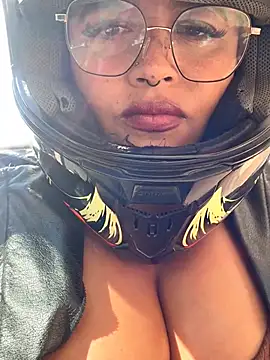 Czat XXX na żywo – Mia_Risky-1