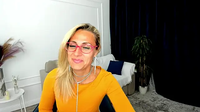 MuseOfStage Adlı Modelin Canlı XXX Sohbeti