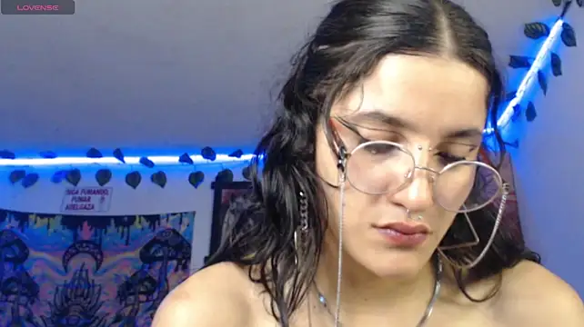 bastethott Adlı Modelin Canlı XXX Sohbeti