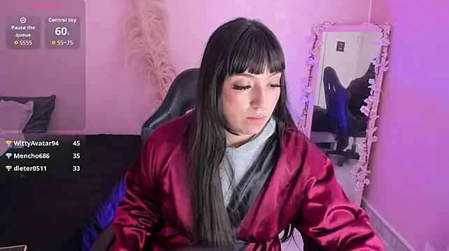 Chat XXX en directo de Emily_Roussee