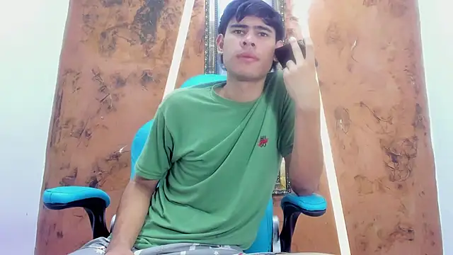 Chat +18 de Tyler_schoby ao vivo