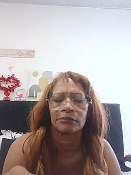 BustyMilf_ Webcam-Show