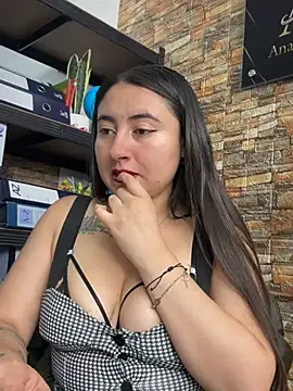 _Sarah-Office1 Live XXX-chat