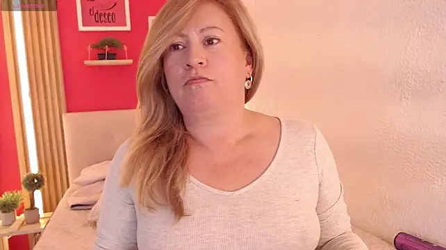 دردشة MonyCassius الجنسية المباشرة