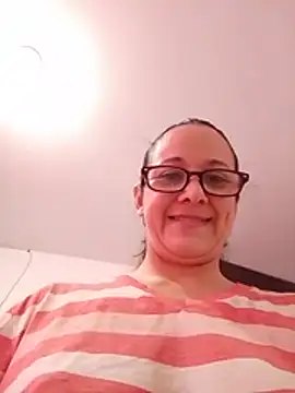 nicolle_milf1978: онлайн-секс-чат