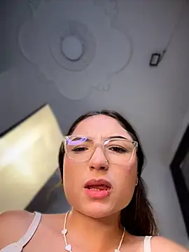 XXX chat uživo modela Mia_Luxor