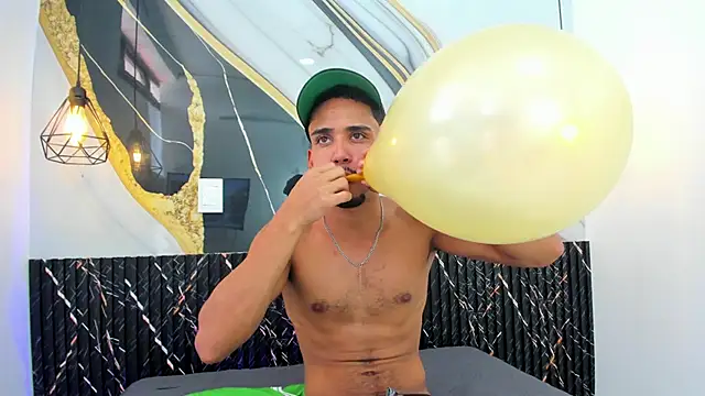 DrakeFoxx Live XXX Chat