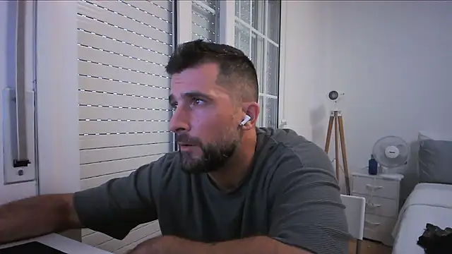 alex877x Show in webcam