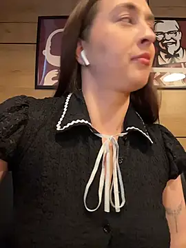 Show modela Holly_Play na web-kameri
