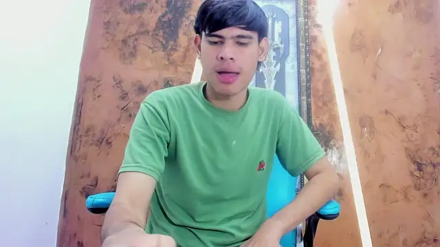 Tyler_schoby webcam show