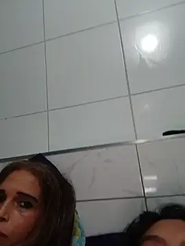 Chat XXX en directo de 2Juicy_pussy