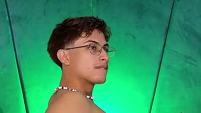 צ'אט XXX בשידור חי של Aaron_Eze
