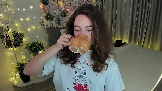 MiracleCurly Chat XXX live