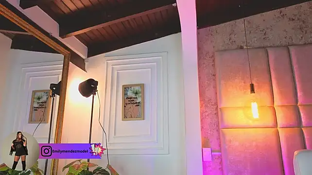 AlessiaLondon Adlı Modelin Canlı XXX Sohbeti