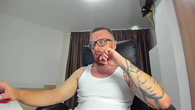 Show modela Findom_guy na web-kameri