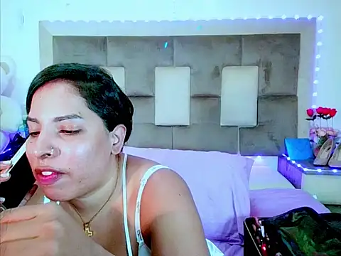 indiantopaz694u's Live XXX Chat