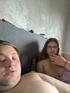 CurvyPaar2 Chat XXX live