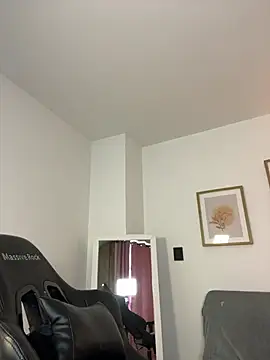 Chat +18 de aleja_montiel__ ao vivo