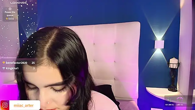 Chat +18 de MiaaCarter_ ao vivo