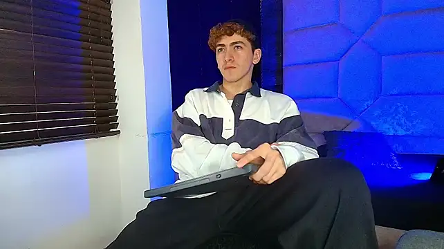 Tyler_Mcreyのウェブカメラショー