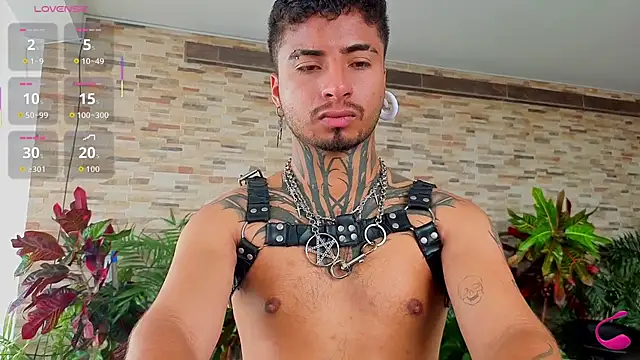 JuanCamiilo_66's Webcam Show