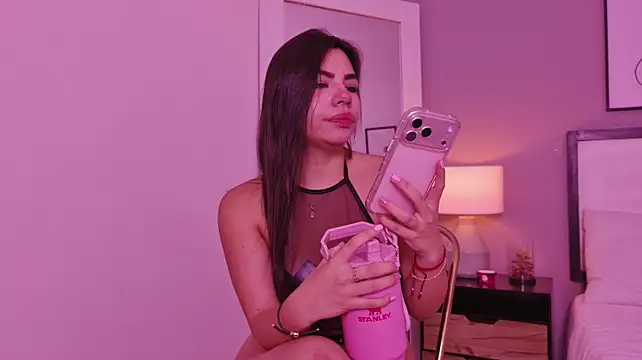 ChiaraBellinii's Live XXX Chat