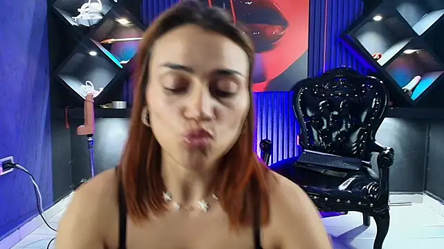 Show modela Little__Kattyy na web-kameri
