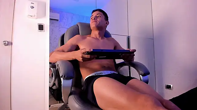 Simon_Axe live XXX chat