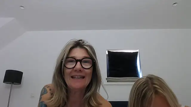 godinflower's Live XXX Chat