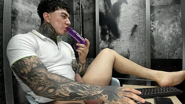 Gury_tattoo Adlı Modelin Web Kamerası Şovu