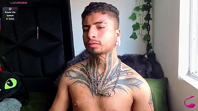 JuanCamiilo_66 Show in webcam