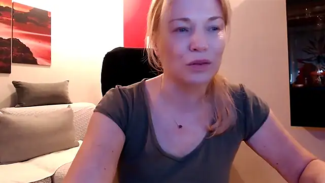 love-bionda Webcam Show