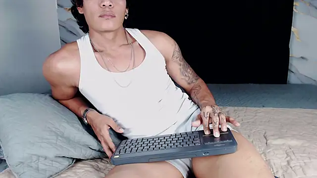 MaximilianRoth Live XXX-Chat