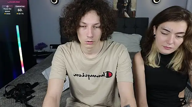 XXX chat uživo modela FreyaLoups