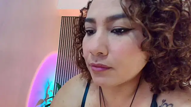 JuliRamirez's Live XXX Chat