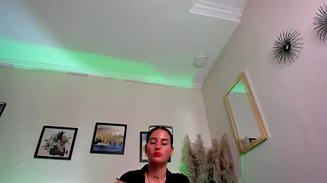 Chatroom XXX en direct de Naiely_Naides