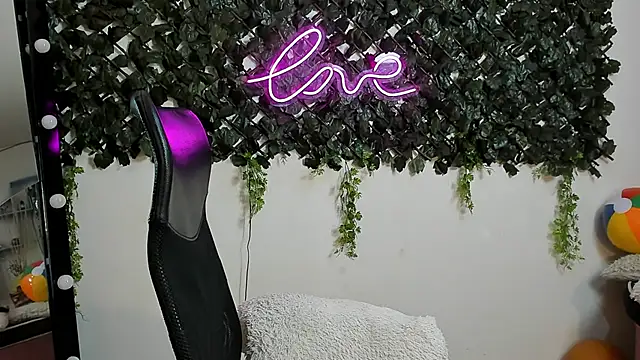 DestinyHills' Live XXX Chat