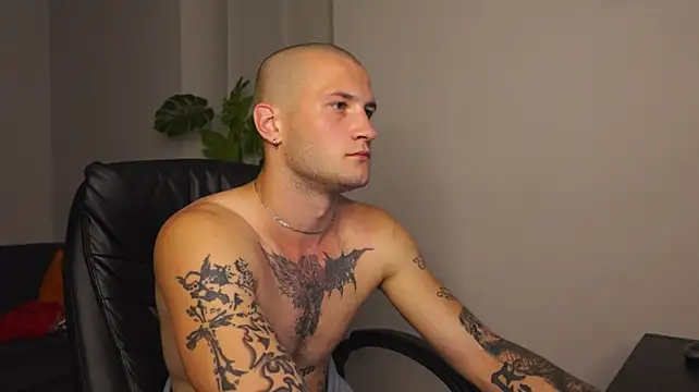 Igor_Wilde: διαδικτυακό σόου στην κάμερα